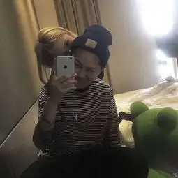 求这个情侣头像的另一张 求这个情侣头像的另一张