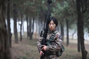  姐姐好飒00后小个子女兵夺枪王叫板男兵