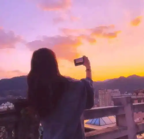  学生党爱用的超隐蔽情侣头像隐蔽到群里的班主任,也看不出