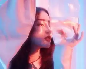  热巴新剧低调开机,搭档黄景瑜演现代甜宠剧,女二张馨予短发超酷