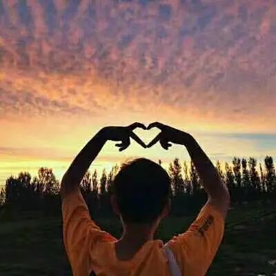  带天空背景情侣头像