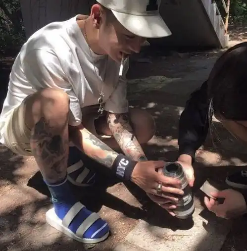 男头像吸烟超拽系