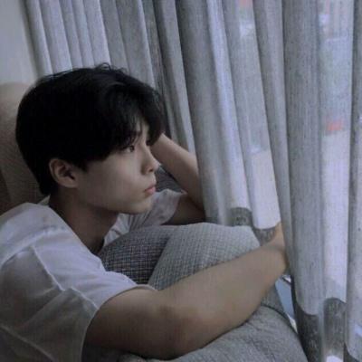  qq头像伤感的男生头像,性子冷淡倔强的不回头