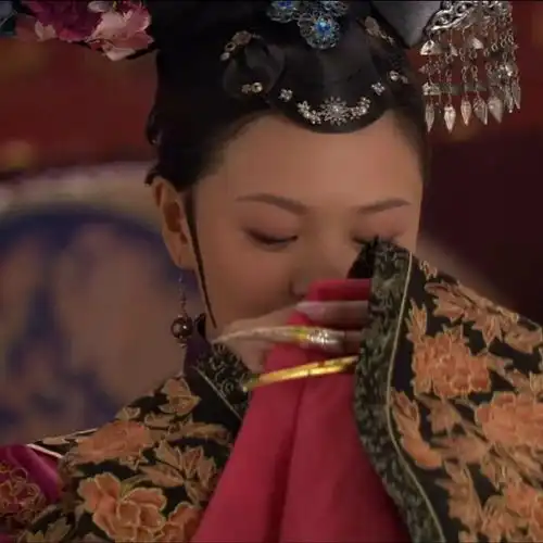 情侣头像拿杯子一左一右