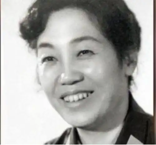  苦菜花曲云,晚年痴呆不忘国,每日捡废品卖钱交部队打鬼子