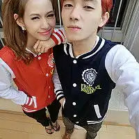  潮流情侣头像低头看见你那清澈的瞳孔