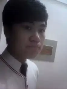  我的嘴角不由的露出一丝苦笑,看着小兰被前男友打成这样心里闪过一丝痛楚,默默的低下头左手依靠在病床