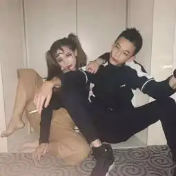  这两个人的名字叫什么