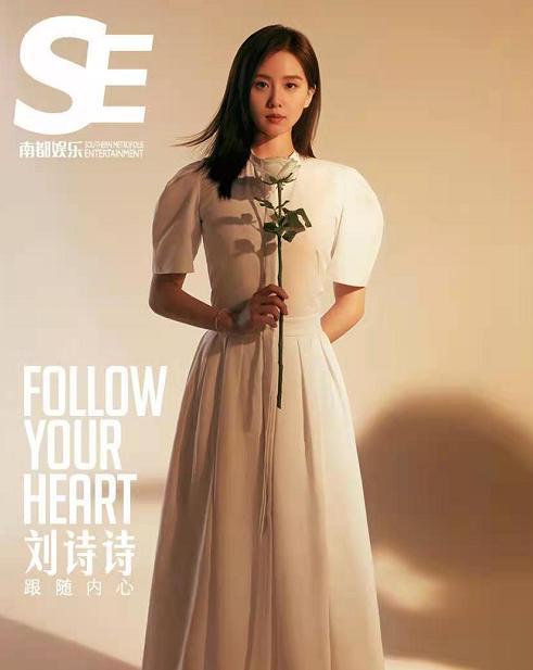  刘诗诗颜值开挂了吧新大片穿白裙美成校花超显嫩,真羡慕吴奇隆