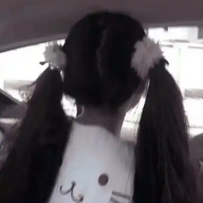  抖音情侣头像一左一右高低调独唱反调