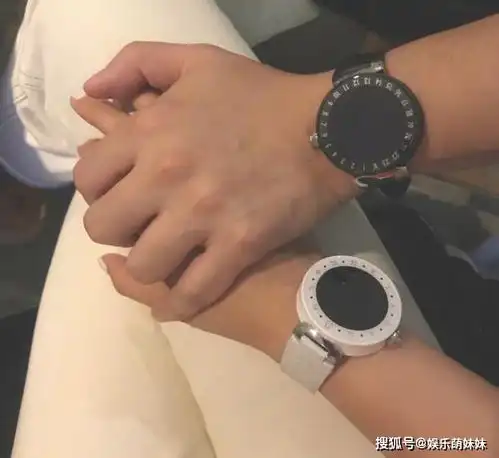  何雯娜晒出自己的家,客厅放着一大张梳妆台,足够看出老公很宠她