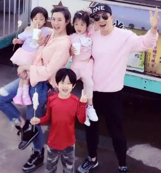 情侣头像女朋友不是人身