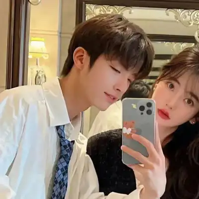  2023她在闹他在笑个性情侣头像