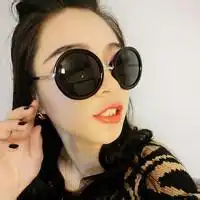  戴墨镜侧面超拽头像戴墨镜超拽女生头像