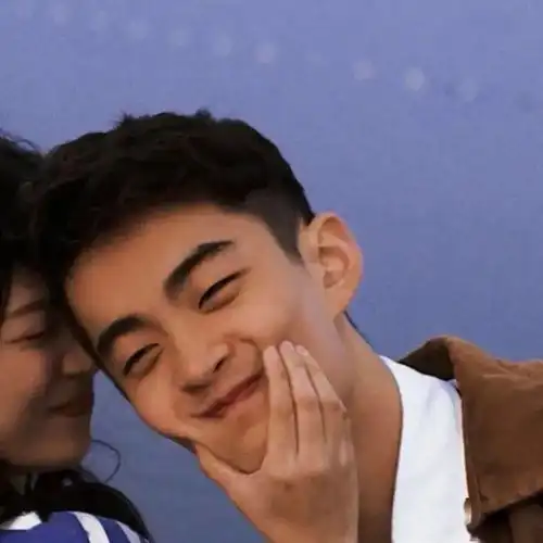 情侣头像满心欢喜热爱未来拭目以待  情侣头像满心欢喜热爱未来拭目以待