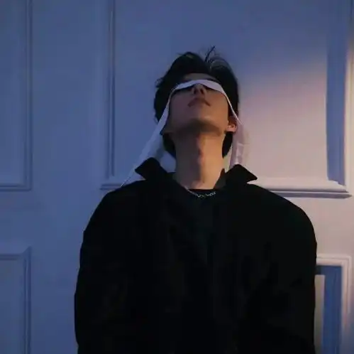  帅气头像超绝的男生头像
