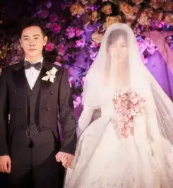  唐嫣亮相机场,穿毛衣长裙秒变优雅人妻,气质比结婚前都好