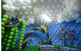  英国夫妻花费所有积蓄打造气球乐园组图