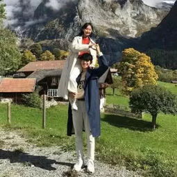 老君山红帽女情侣头像霸气