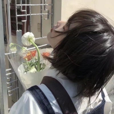  羡慕别人的天空简直没道理因为你本身就是一座宇宙.