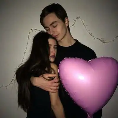  超甜蜜欧美情侣头像有你在身边风都是甜的