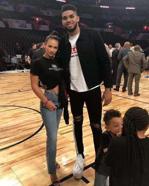  nba新生代球员的女友都很美,鲍尔拉文的女友都不如比尔的娇妻