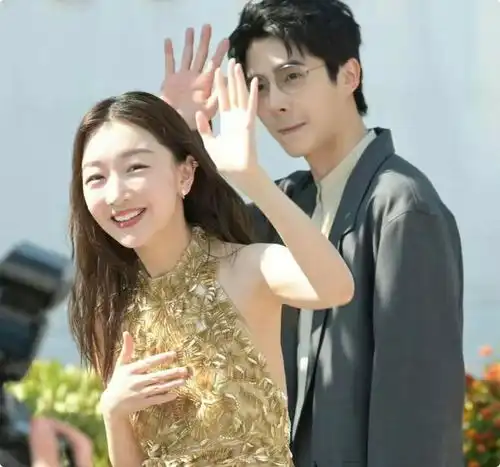 qq情侣头像双人的周冬雨