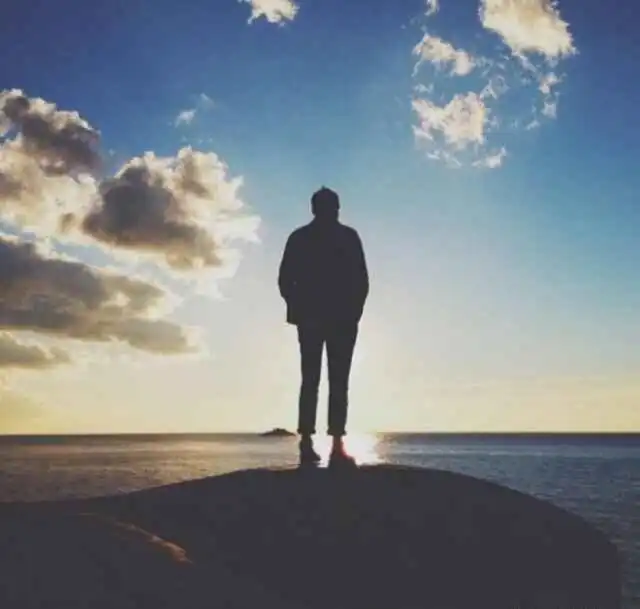  去亲戚家喝喜酒,表哥找我借八百去随礼,我拒绝后表哥和我翻脸