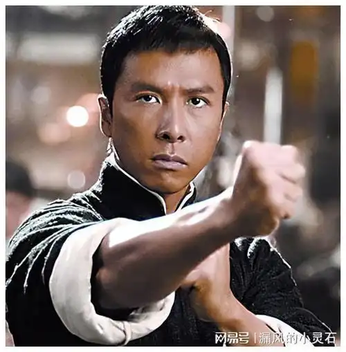  他是中国最牛演员,五个儿子都是大腕,大儿子火过周星驰甄子丹