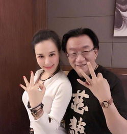  71岁侯耀华给女徒弟买名牌包买情侣表,不是说好教相声的吗