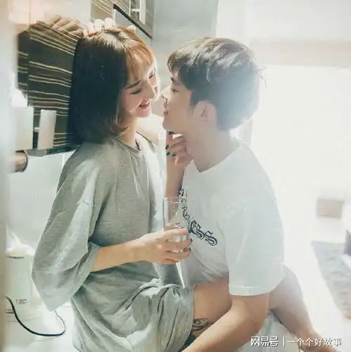 男生情侣头像图片不婚