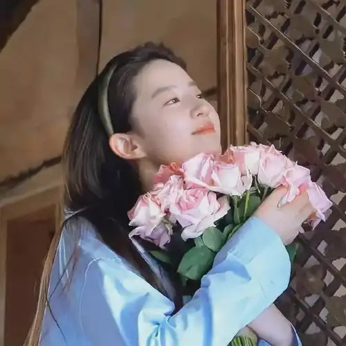  刘亦菲手捧花头像,为何出圈