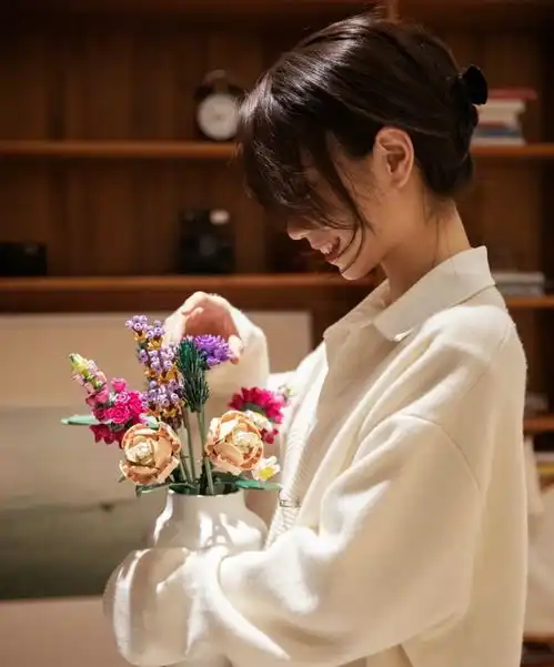  捧花女生头像你的眼神再温柔些月亮会融化,我也会