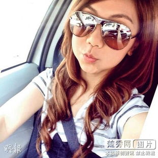  邓紫棋边开车边自拍被网友批忽视交通规则自讨苦吃