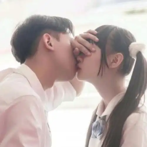  女生说早安,傻子才回早,高情商3回复骚断腿