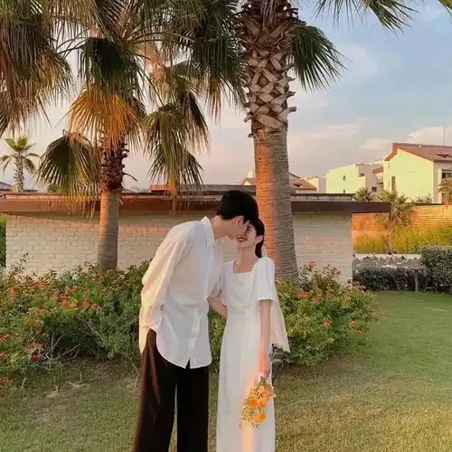  情侣头像丨这个世界对我讲本不该惊喜的,可是你出现了