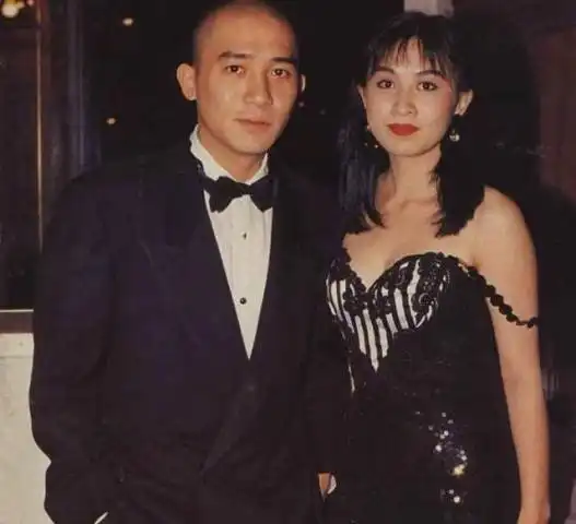 在刘嘉玲的面前,梁朝伟不避讳和张曼玉的绯闻,而妻子也支持他 在刘嘉玲的面前,梁朝伟不避讳和张曼玉的绯闻,而妻子也支持他