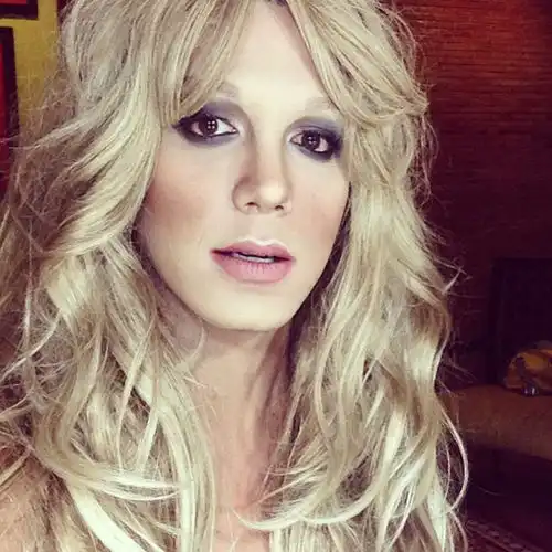  高超化妆术菲律宾帅哥蝶变好莱坞女星组图