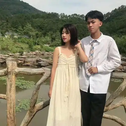 情侣头像两张配一对不明