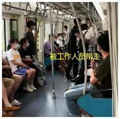  盲人导盲杖被折断哭喊着出地铁,是他耍流氓,还是让座人不近人情