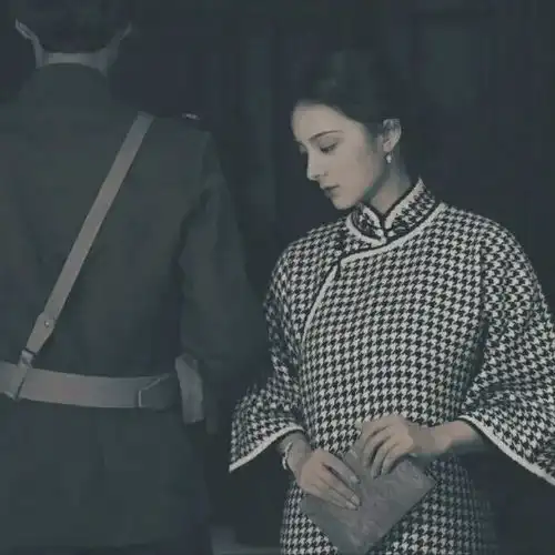  像极了军阀的女人