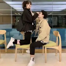  相互配合的情侣双人头像甜美系