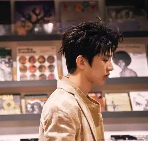  放飞自我的林允成新任插刀教教主了周星驰知道你戏这么多吗