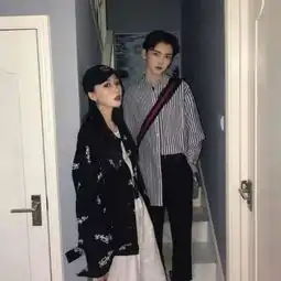  好看的个性情侣小丑头像一对两张我会陪你从校服到婚纱