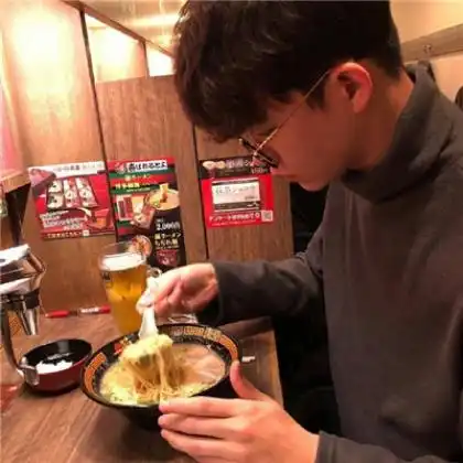 个性情侣头像一男一女,虽然相爱但是眼中带着遗憾 个性情侣头像一男一女,虽然相爱但是眼中带着遗憾