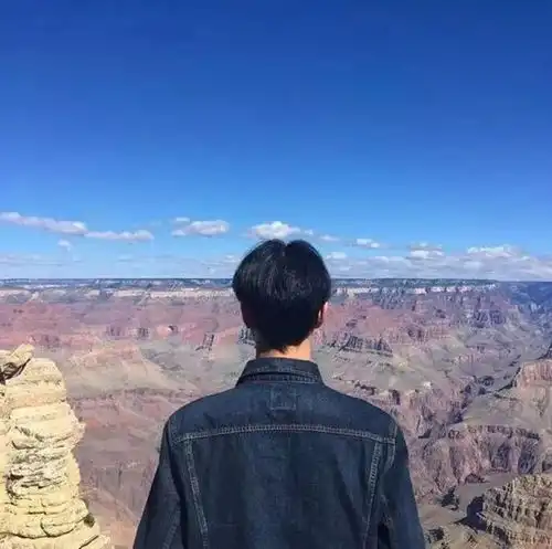 男生头像琐碎的记忆拼凑成的片段似乎只剩下了光和你 男生头像琐碎的记忆拼凑成的片段似乎只剩下了光和你