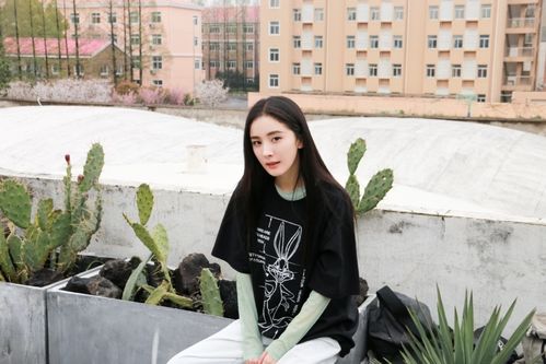  带货女王杨幂用实力说打底衫依然是今年潮品
