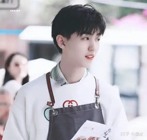  王俊凯来中餐厅4,搭流量小花杨超越,网友为什么不是杨紫