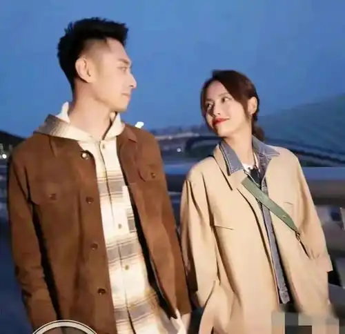网传邵晴与男生合影,两人举动看似情侣,买超内心五味杂陈  网传邵晴与男生合影,两人举动看似情侣,买超内心五味杂陈