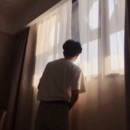  微信情侣头像背影一男一女两张我对你一见心动二见钟情